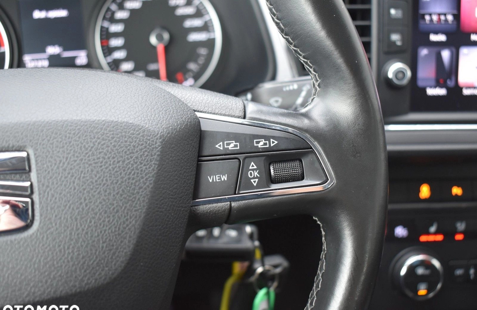 Seat Leon cena 58900 przebieg: 127379, rok produkcji 2019 z Poznań małe 407
